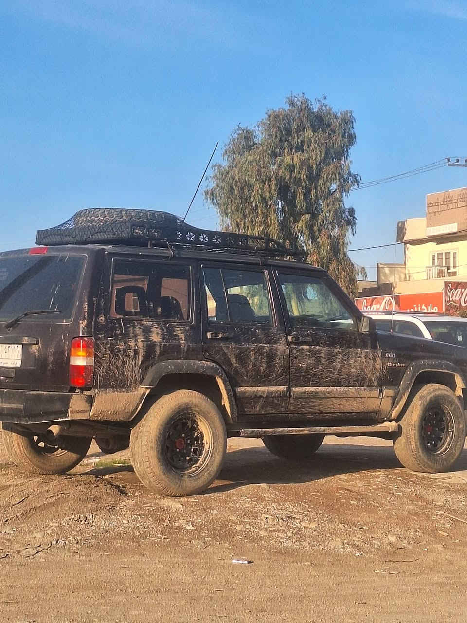 جيب موديل ١٩٩٠ بلادي من دعاميه لدعاميه  بدون ضرر بدون قطرة معجون  دمارات ع بلادي  تبريد تدفئه  مشروع وطني السيارة بحالة جيدة جدا  بشرط التحويل 
محرك عدل ٦ سلندر بلادي   فورويل شغال  ضفيرة جديدة مكاني كركوك بيع فقط نقدا  السعر ٥٢ وبي مجال 
***********
