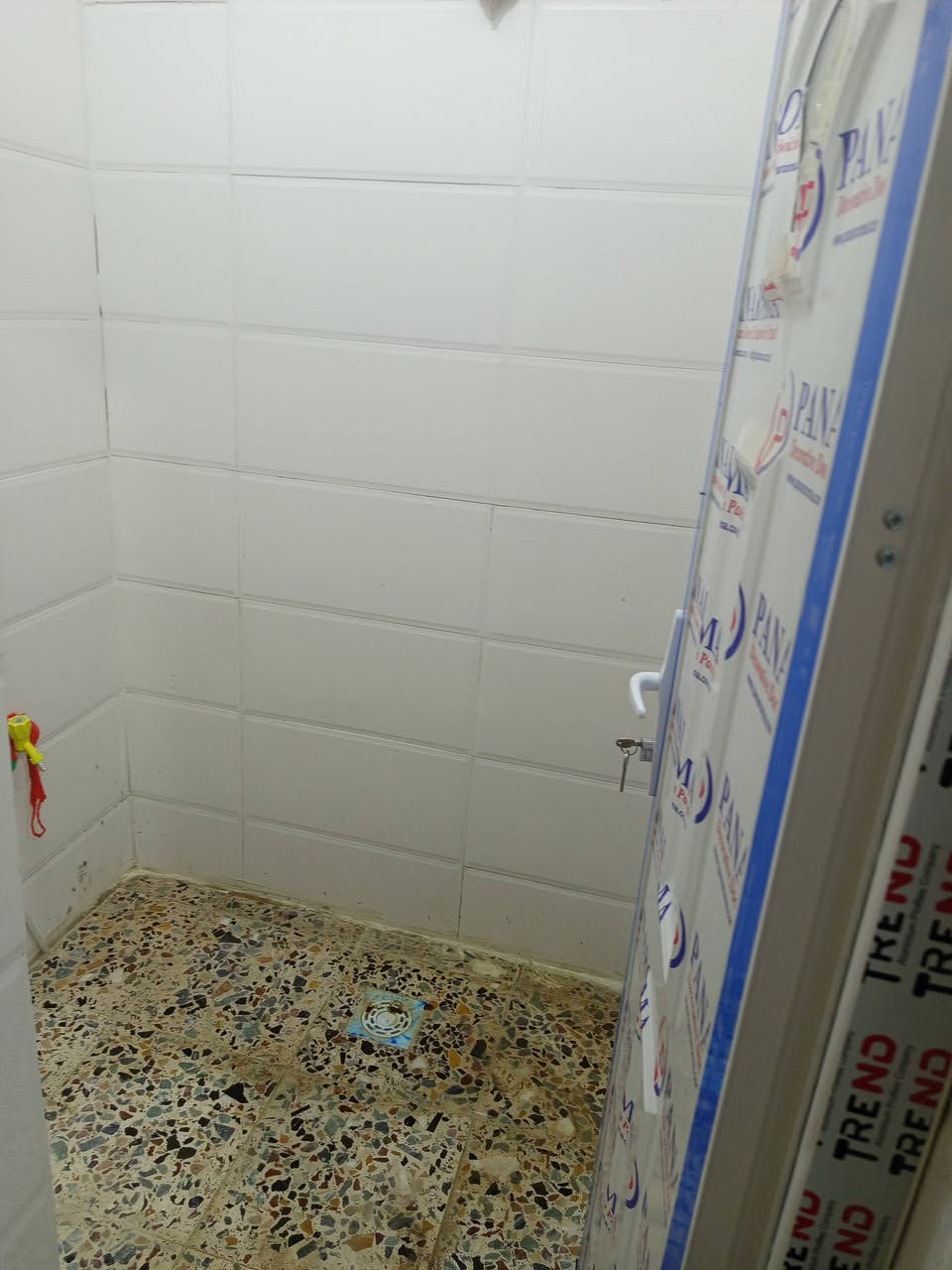 السلام عليكم 
بيت للايجار جديد بوب الشام بستان بشار مساحه 100م
للاتصال ***********
