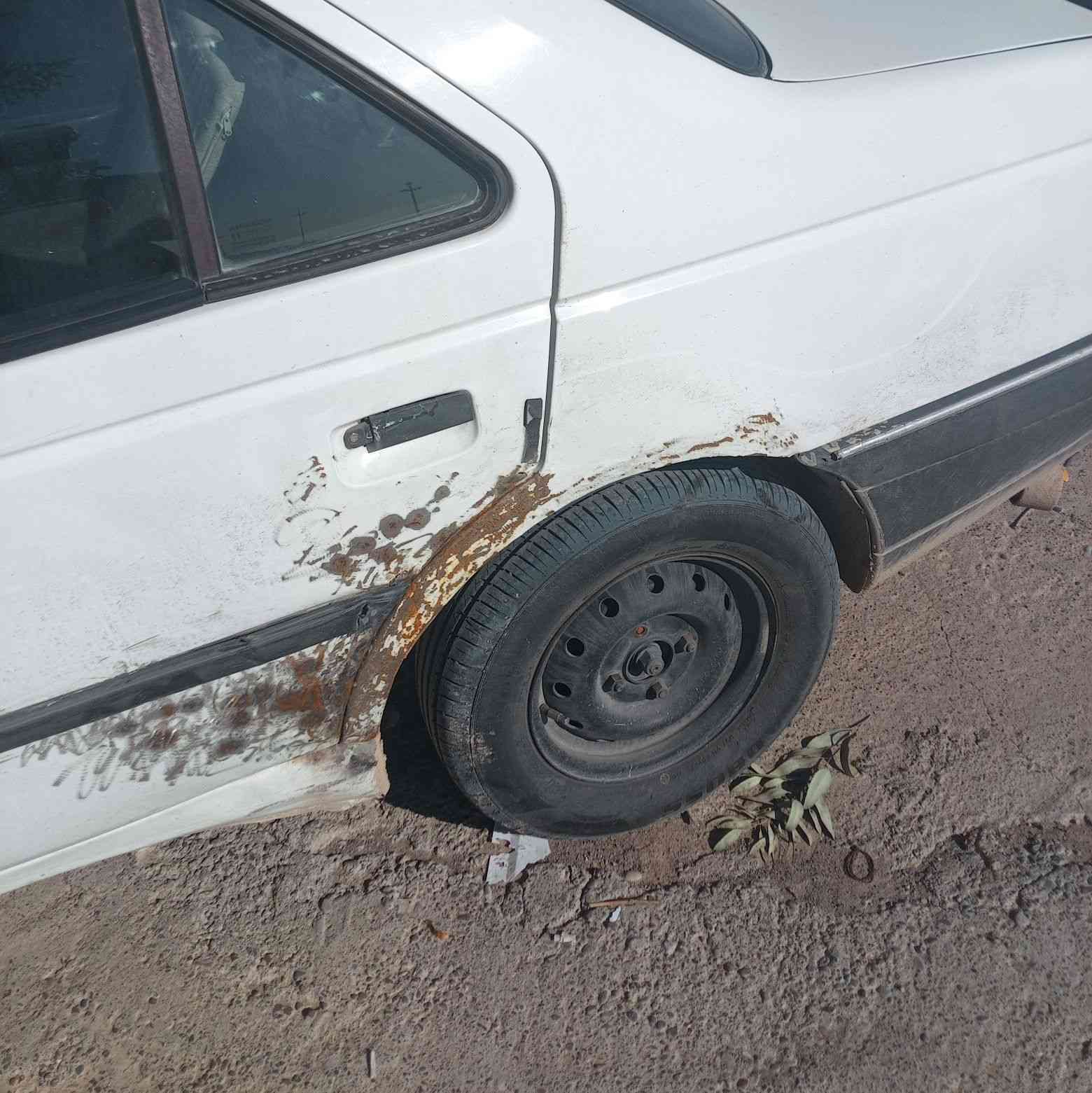 سلام علیکوم ئەم سیارەیە بۆ فرۆشتن مۆدێل2009سیارەکە مەکینەو گێری بەشەرت بی مەسروف تازە تایەکانم گۆڕیوە نوێە تەبرید سارد بەشەرت لەگەڵ سویج سەنەوی تا 2029یە رەقم باریکە بەس هەزەی بەسەر جووە وەکو لێدران بەس ئەوەندی هەیە لە رسمەکە دیارە  سحری34وەرقە تۆزێک مەجال بۆ پیوەندی رەقەم *********** أربيل, العراق
