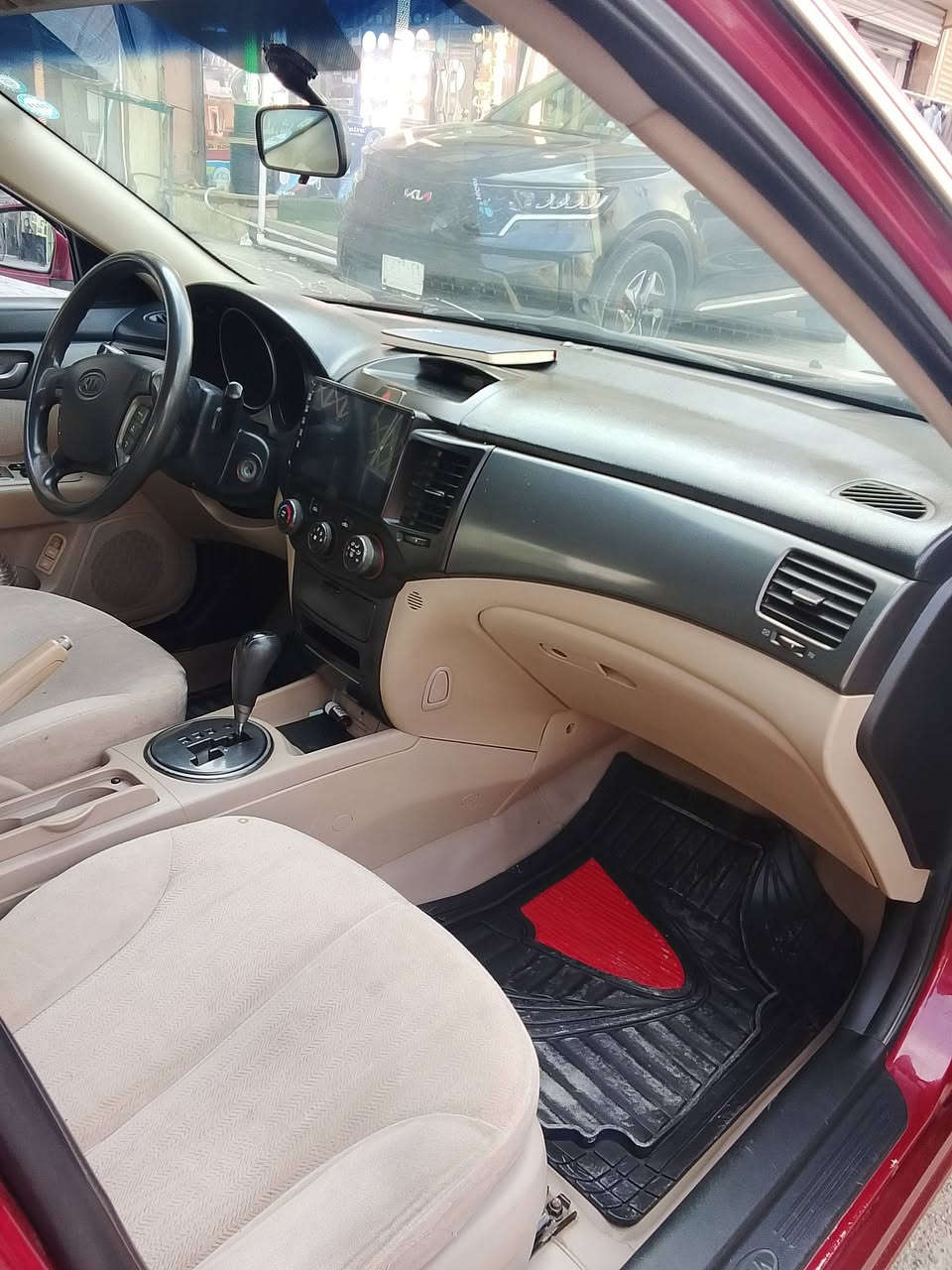 السلام عليكم مكلف بالنشر سياره اوبتيما 2010 خط واحد مكفوله من اي ضربه سياره حلوه وجديده وخير من الله حداديه جديده لوك محرك وكير مكفول فقط الدعاميه الاماميه مصبوغه سياره شكد ما تتصور حلوه  السعر 125المكان بغداد جسر ديالى القديم لمعرفه التفاصيل  الاتصال ***********
