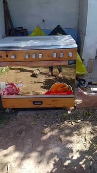 طباخ مستعمل للبيع السعر خاص  طباخ شغال فرن وعيون  للاستفسار خاص او علة...