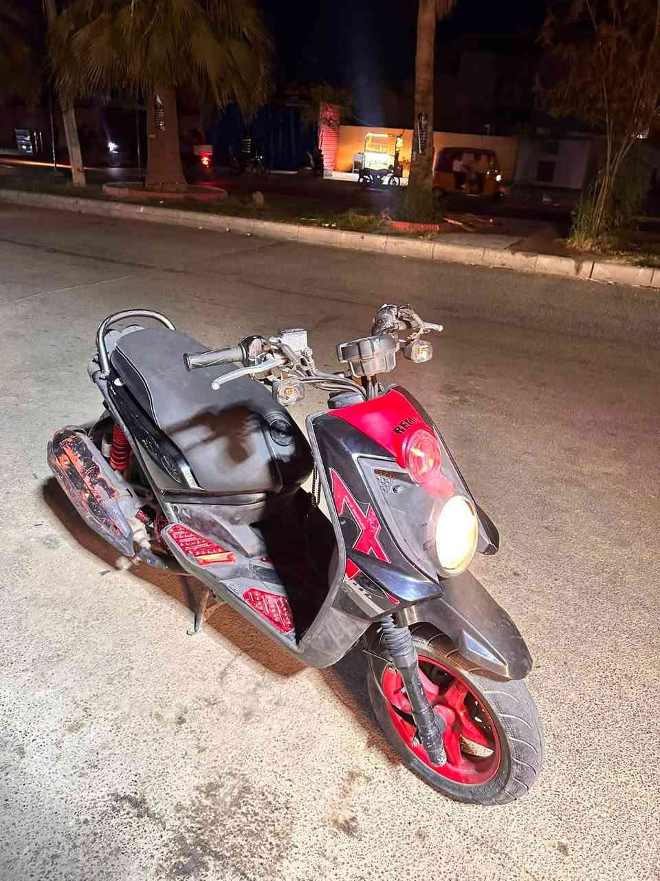 سكنس للبيع
الدراجه بعدها رمبه 
نظيفه و من نزلتها من الرمبه لهسه برغي ما شادلها 
مكاني واسط عزيزيه 
بـ ١٣٥٠
***********
