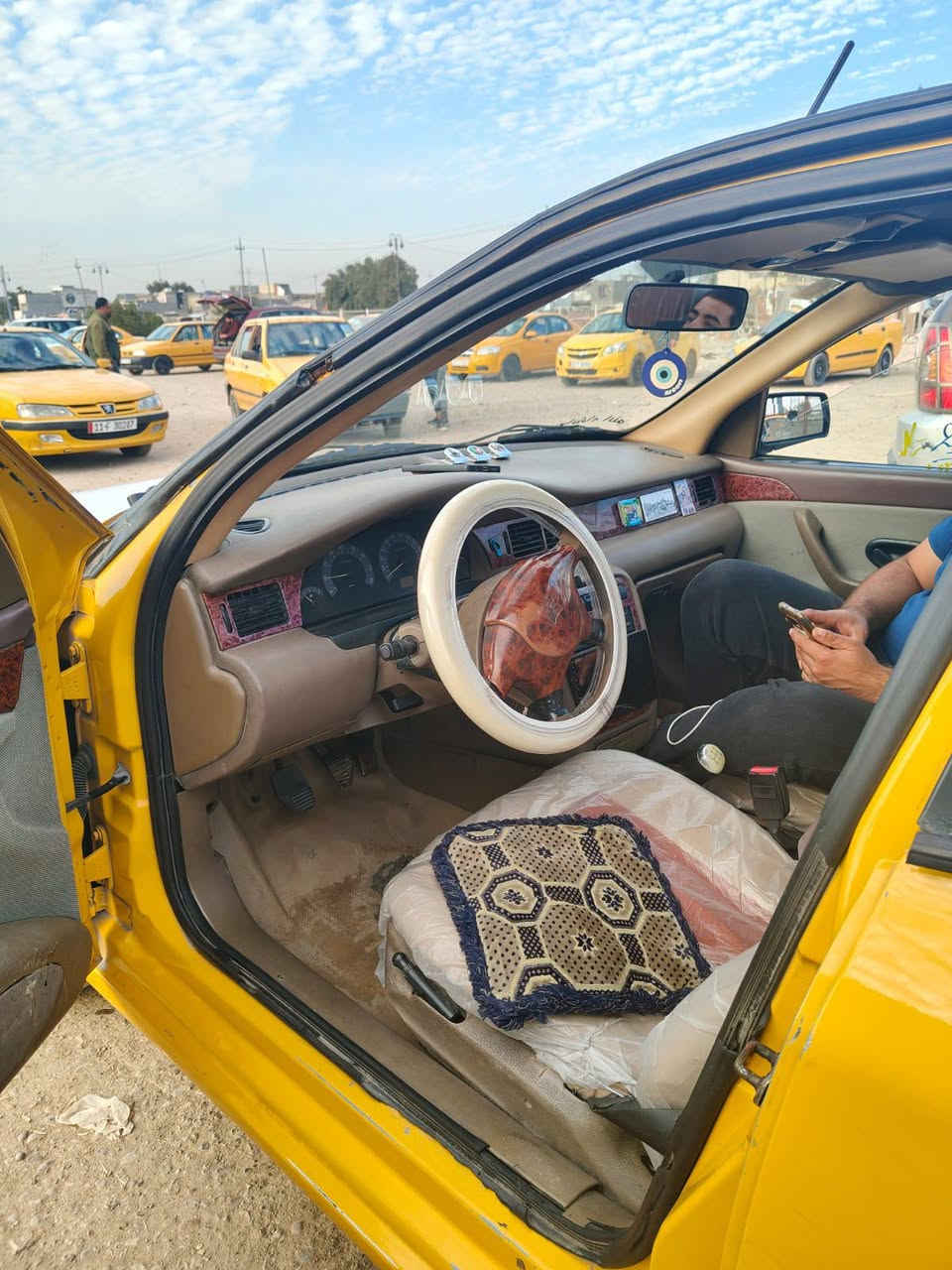 مره خصت الإدمان
سياره سمند مديل ٢٠١١ رقم نكليزي بسمي السياره 
سنويه لل ٢٩ سياره كير مكينه صدر تبريد كليته على اخر حبايه دوشمه جديده تخم تاير ابو الخط الابيض بجيس تخم ويل سستم السياره كلى شغال بيها لايت زنون ابيض 
عنواني بغداد مدينه الصدر. ***********
 سعر السياره 34
