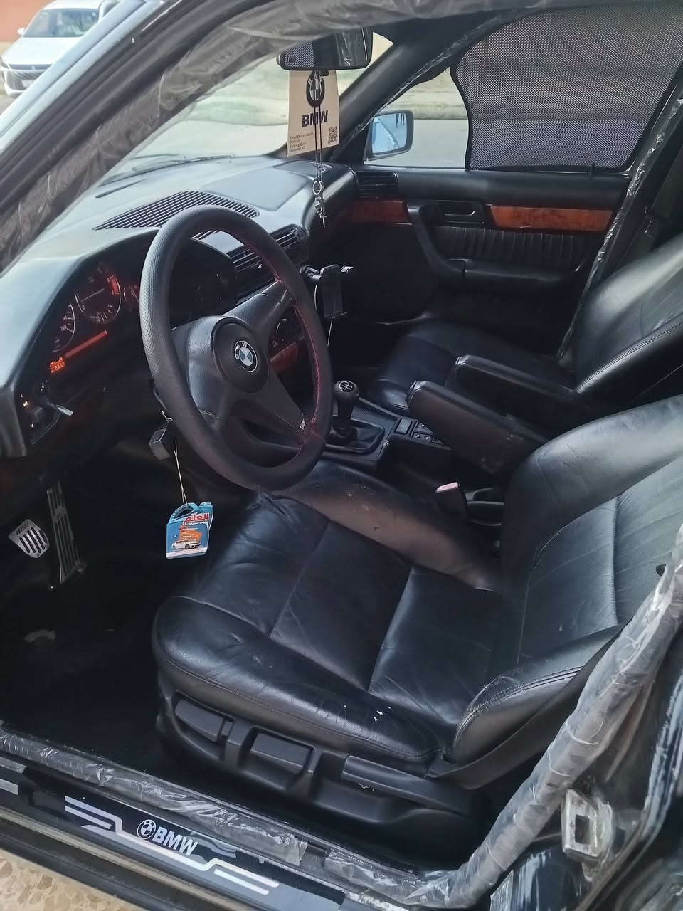 السلام عليكم
BMW. 525.            موديل1991
السياره مصروف عليها خير من الله ربع متصرف عليها مكينه كير كلاجديد بيدي شادم تبريد ثلج شديتا كمبريسر راديته بطل طخم امامي خلفي كلاجديد صبغها يخبل اي دعم اي تعديل مابيها فقط جماليه رقم جديد وهزه جديده بااسمي اني الشرعي كوبون بيها ويل كرن الغزال17تخم تاير بلجيس اسلايت بيها 
كشنات جلد كارتك سقف كنتاره شادلها كور 20قطاره مالبانزين اترايها يخبل وعلفحص وين ميعجبك روح جيك لايت زينول كلش قوي دعاميه ام كير عادي مكانها موصل حي السكر  مضخم سوط سماعات فوول شاشه برغي متصرف عليها السياره وتجي اجيك اذا مختلف بكلام واحد اشغل وتمشي لتنطي دينار ورجااا كلشي اكو بلسوك وكلشي بحكه والميعجبه الحلال حلالي وتاعب علي اترك المنشور السعر 73ومجال بسيط كلش 
***********
