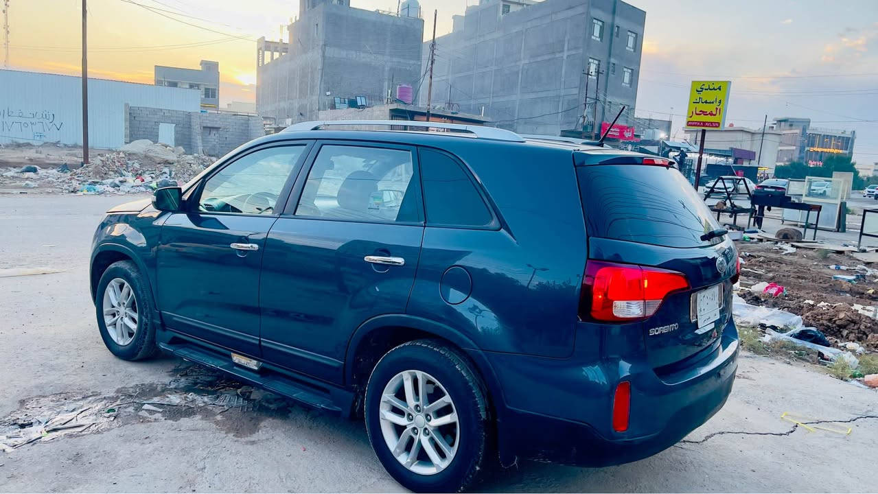 السلام عَليكم 
كَيا سورينتو 2014 
سَيارة نَظيفة 
ماشية 110 الف
شاشة+كاميرا 
تحكمات ستيرن جهتين 
أشاير مَري 
المَكان بغداد الدورة
*********** بغداد, العراق
