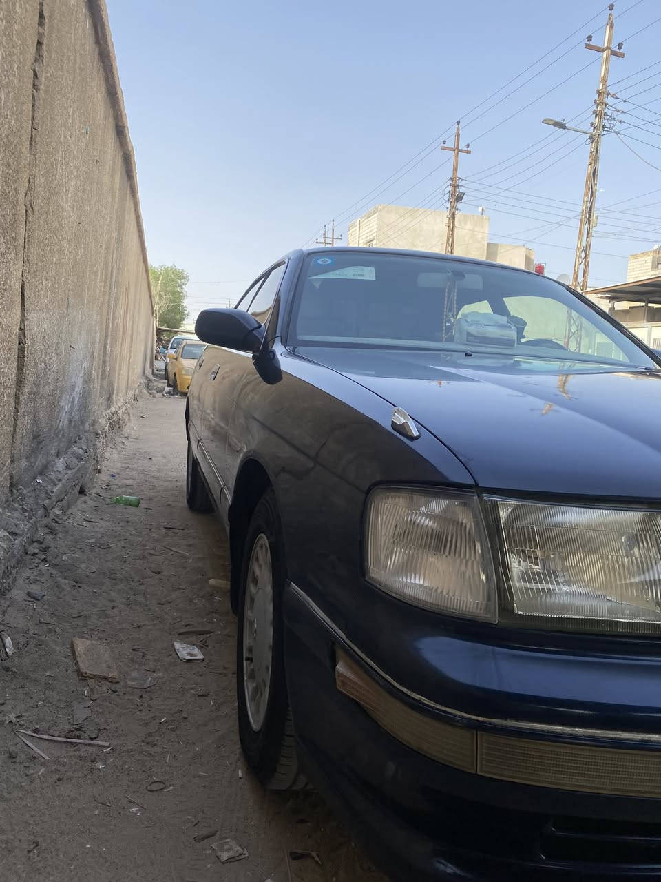 السلام عليكم كراون للبيع موديل 2000 
ًمحرك وكير جدد حداديه ميه بلميه تخم تاير جديد تبريد شغال  العنوان البصره  جبيله ***********
