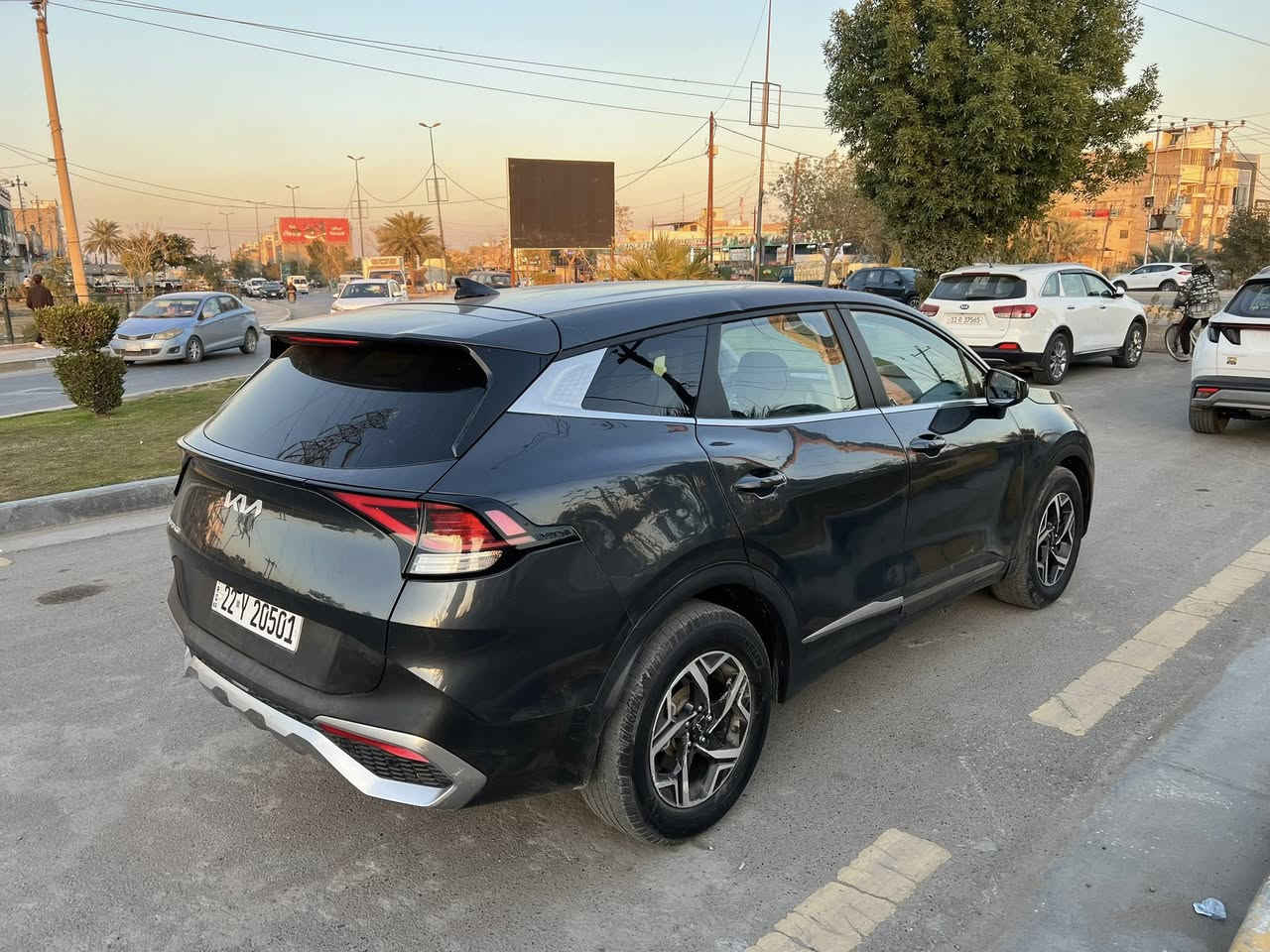 ياالله السلام عليكم كيا سبورتج موديل 2023 وارد امريكي رقم اربيل دخول جديد فحص وهسه وسنويه كله جديده تريد وكاله تريد تحويل مواصفات عاديه كامره دواره هندبرك بصمه حساسات خلفيه رادار امامي جانبي خلفي ويل كب تحكمات استيرن حادثه واضح بالصوره أرباك إستيرن وبرده صور الحادث بالمنشور جاملغ وبنيد مبدل وصبغ الأماكن المتضرره وتصليح الغد من فوك الشاصي مابي شب بارد ع كد شبر بالمقدمه مال قماره كير مكينه مكفوله المحرك ٢٥٠٠ 
ماشيه 47 الف  

السعر 152 ورقه بيه مجال بسيط  وماكو هيج سعر
بالخير ع ياخذه 
مكان السياره بغداد حي الاعلام الاتصال على هذا الرقم ***********
