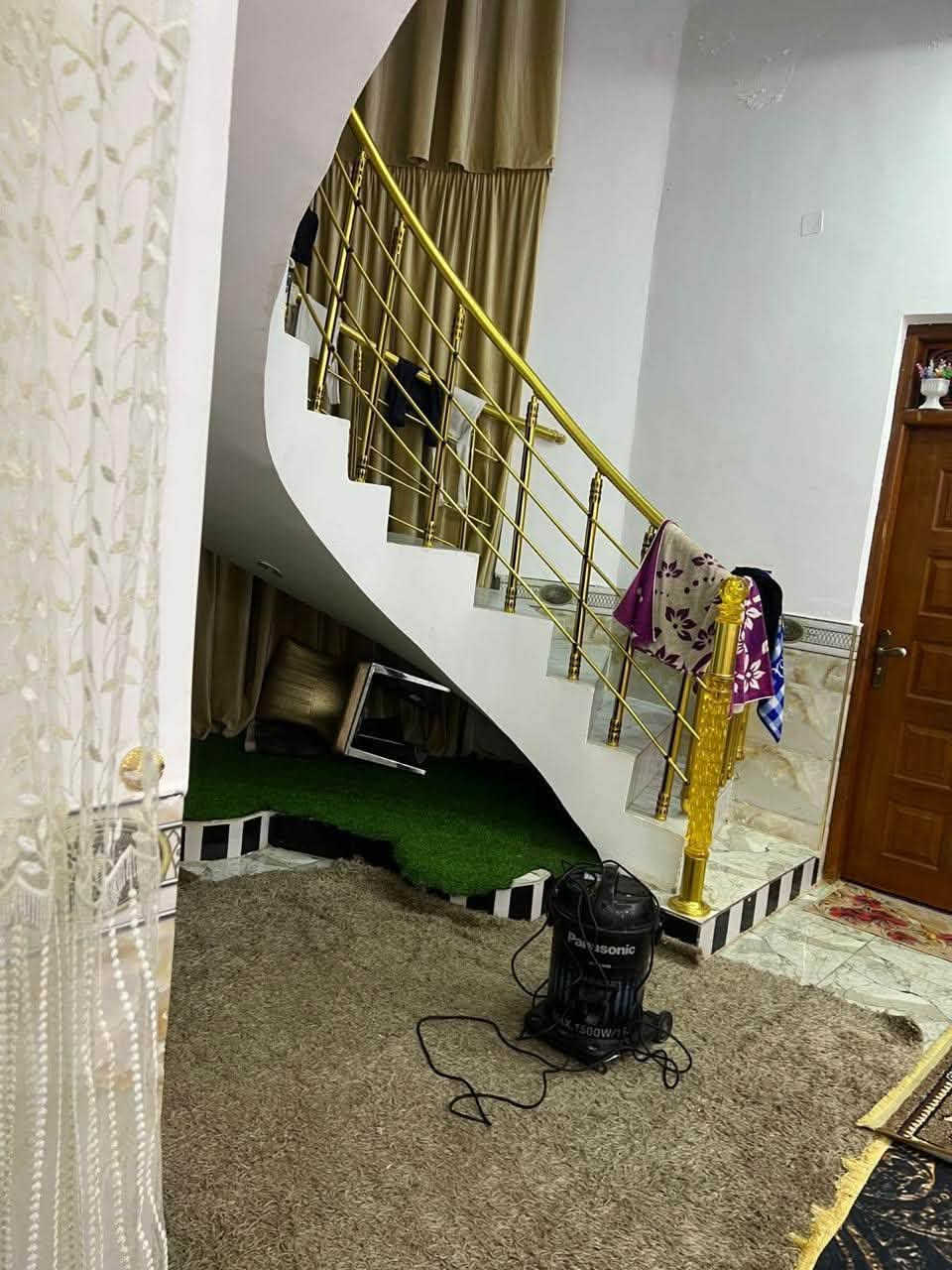 سلام عليكم بيت اللبيع عد ال نياز ع شارع العام زراعي  سعر 150
رقم مبايل ***********
