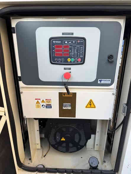 🔹 للبيع مولدة تكسان أصلية – Teksan Original Generator 🔹
💪 القدرة: 30 كيفي
⏱️ عدد ساعات التشغيل: 3489 ساعة فقط
🔇 نسبة الكاتم: 90%
🇹🇷 المنشأ: صناعة تركية أصلية

تنبية ‼️
يتوفر لدينا مولدات 
✅مستعمل .
✅جديد زيرو .
✅تأجير مولدات  كافه الاحجام .
⸻

🔧 خدمات ما بعد البيع:
 • ✅ ضمان تشغيل فعلي عند التسليم
 • ✅ ضمان على المحرك
 • 🔄 خدمة استبدال المولدات القديمة
 • 🧰 مراوس مولدة متوفرة حسب الطلب
 • 👨‍🔧 خدمة صيانة ودعم فني متواصل

⸻

📍 الموقع:
بغداد – الكرادة – شارع 52 – كمب سارة

📞 للتواصل والاستفسار:
[***********] اسيا 

⸻

⚡ معرض الأخوين – ثقة تُشغِّل حياتك ⚡
