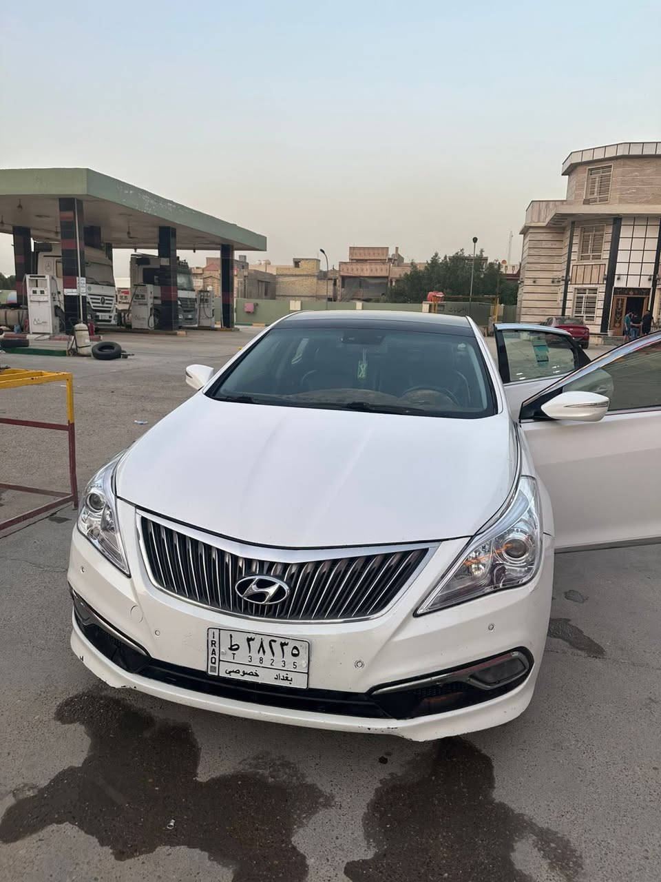 السلام عليكم للبيع ازيرا موديل 2013 خليجي بيها جاملغ امامي مبدل وجاملغ خلفي صبغ سعرها 120 وبيها مجال
***********
