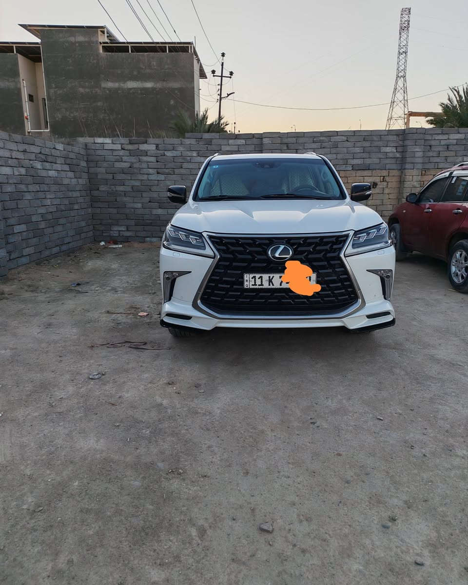 لكزز 2017 بريم LX_570
مكفوله كفاله عامه من صبغ  والحادث وعلسونار 
محرك كير  شرط مامفتوح سياره حيل نضيفه كلشي على البلاد  ماشيه(145) الف كيلو قابل للزيادة   
السعر٦و١٠ أوراق $ وبيها مجال بسيط 
فول مواصفات .ومعروفه مواصفات الكزس
***********
