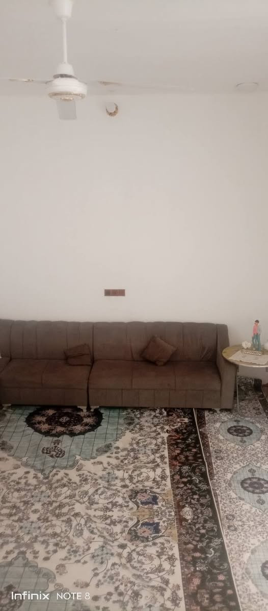 سلام عليكم
بيت بحي الشهداء محجوز اسكان 
مساحه 125متر 
مطلوب 42
تسديد ل شهر 210
السعر 50 
بي غرفة وصالة واستقبال ومطبخ وحمام داخلي وخارجي 
*********** اتفاصيل
