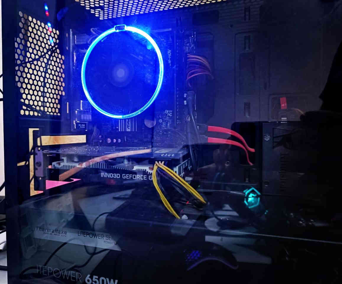 بي سي للبيع المواصفات
H310 
مبرد ستوك tgb
 intel cor i5  9400f
nvidia 1660 ti 6 gb
1tb hd + 128 ssd 
Psu 650 watt
Ram 16 gb  
مع ماوس وكيبورد كلش جديد ونضيف وجوستك اكبوكس 360 وسماعة  
السعر 475 الف وبي مجال بسيط مكاني كركوك 
واتس 
***********
