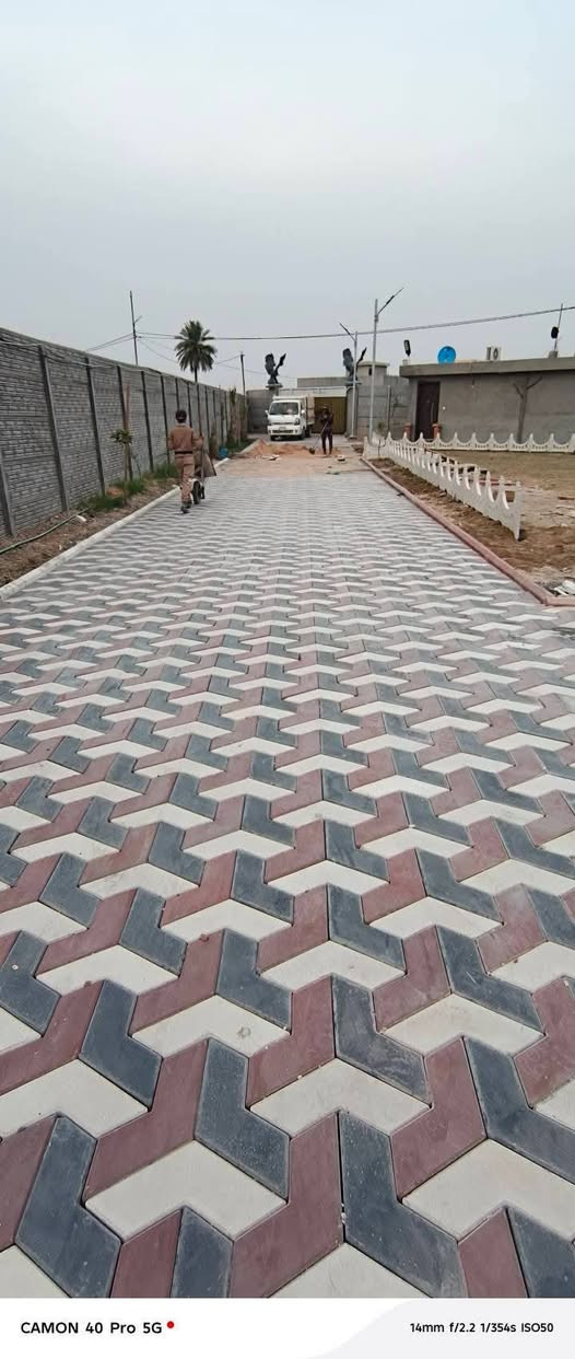 متوفر كادر عمل
نشتغل انواع الارصفه شوارع حدائق مدارس دوائر 
 سعر (المتر 3لاالف وبيه مجال)ونشتغل جميع المحافضات ويوجد كرسته وعمل***********
