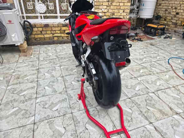 السلام عليكم للبيع
افوراي.    F4i
الالوان احمر كفرات
حجم المحرك 600
تخم تاير 
باتري جديد كهربائيات شغاله
كير ومحرك فول
الدراجة تشغيلته نكره 
دسكات الخلفي والمامي جدد
الدراجه مزوده
حماوه بالصيف ماكو حلوه حماوته
السعر 39 ورقة وبيهة مجال 
العنوان محافظة الديوانية
للراغب فلشراء التواصل على الرقم

0777 006 9393
