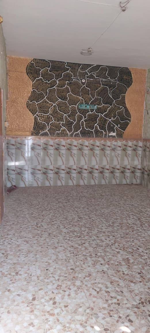 اللهم صلي على محمد وآل محمد
دار للبيع 🏛️   
⛔   حي  الصدر الاول
⛔ خلف مدرسة رقيه 
📈 المساحة   :  240م 
يتكون من :  
- غرف نوم عدد 2
- صالة 
- دورات مياه عدد
- استقبال 
- مطبخ
كراج 

☎️ للأستفسار والمعاينة اتصل على :
***********
الرقم يحتوي على واتساب 
📍 زيارة مكتبنا الكائن في : حي الصدر الاول السايدين قرب مطعم كباب نذير 
📥 مكتب أدم
