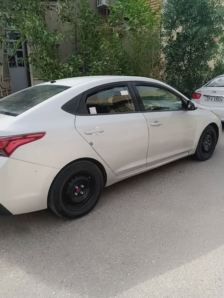 السلام عليكم للبيع اكسنت موديل 19 حره بسمي وارد ضرره بنيد وجاملغ وهنا نضربت صار بيه صبغ فقط بابين لسياره نضيفه حداديه تبريد كلشي جاهز بيه سعر 100وبيه مجال موجوده ناصريه مركز رقم ***********
