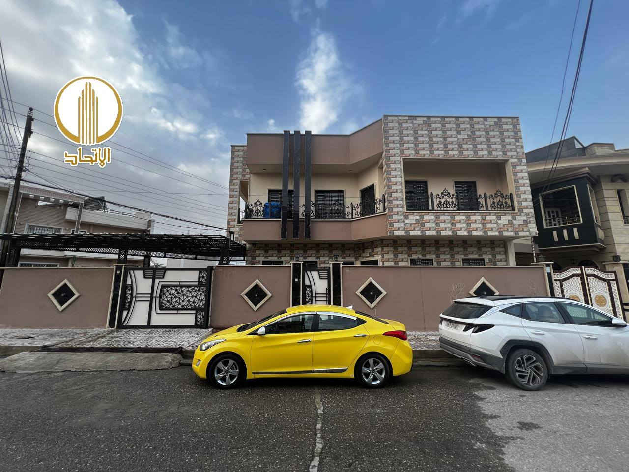 #مكتب_الاتحاد_لتجارة_العقارات_والمقاولات 
 🏛⭐️للبيع او معارضة⭐️حي المالية خلف مطعم الحطب⭐️🏛
                 
⬅️️ مساحـة 260متر موقع مميز 

⬅️️الواجهة 20.5 

⬅️ الإتجاه قبلة غروب

⬅️شارع تبليط ١٢متر

⬅️️سند طابو ملك صرف 

⬅️️طابقين ٦غرف نوم ٢سويت

⬅️️بناء حديث 2024

⬅️الطابق الاول:
 غرفتين نوم ١سويت إستقبال مطبخ حار وبارد هول صحيات كراج مناور 

⬅️الطابق الثاني:
 ٤غرف نوم  ١سويت هول صحيات بلكونة بيتونة 

تفاصيل اكثر يرجى مراجعة المكتب
_____________________________ 
         مكتب الاتحـــاد للعقار 
الفرع الاول : شارع المصارف الرئيسي 
الفرع الثاني: الصديق بداية سايدين البحرين 
           *********** 
                      🏛
           ***********
