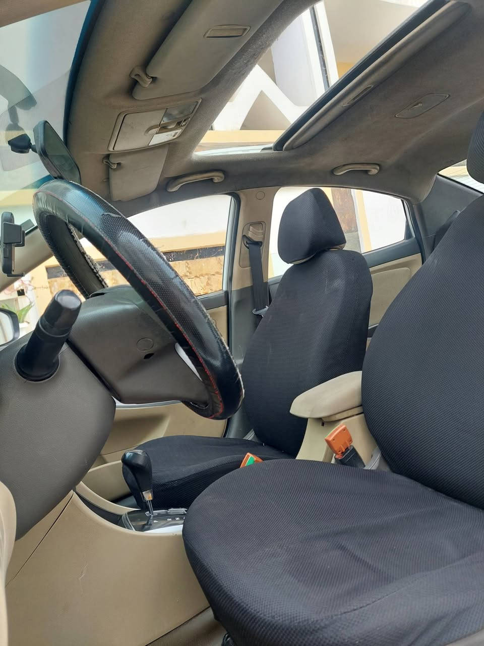 السلام عليكم اخوان 
اكسنت للبيع اسيارة خليجي فول بلو اعلة مواصفات فتحة سقف السيارة موديل 2014 السيارة خير من الله منضومة تبريد جديدة مكينة 1.6 كير شرط خير من الله السيارة كاملة مكملة بس تركب وتطلع والسيارة رقم بغداد انكليزي باسمي سنوية 30 تحويل ثاني يوم السيارة ضربة قوية ما بيهة مجرد بيهة طخطخات مكاني فلوجة السعر 95 وبيهة مجال رقم ***********
