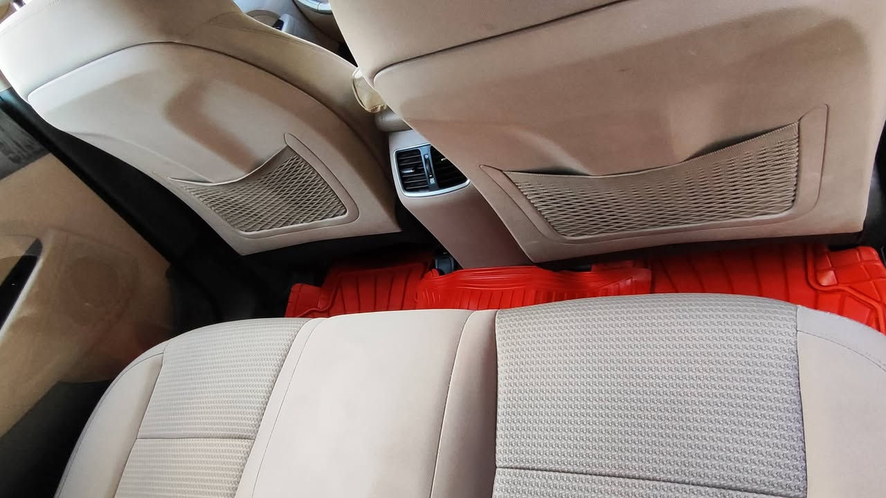 السلام عليكم وكل عام وانت بخير جميعا...

توسان 16 الشكل الجديد
خليجي لون ابيض 
دوش
رقم بغداد
ماشيه 74800 قابل للزيادة 

محرك كهربائيات سليمه
دهن موتوسيل وكاله وموجودة وصولاته من 3 سنين تقريبا

مواصفاتها معروفه نص فول ميحتاج اكثر عليك مواصفات واكلك مري شفط واشاير بالمري معروفه التفاصيل 
سياره نظيفه وادامه على ايدي كل موسم وتخم تاير جديد

السياره بيها تكحيلات وبالسونار ظهرت بيها القماره محولبه و بالعين الحالوب غير واضح ابد وبيها شويه بارد بالجانب

السعر 162 مجالها كلش بسيط مكاني بغداد ***********
