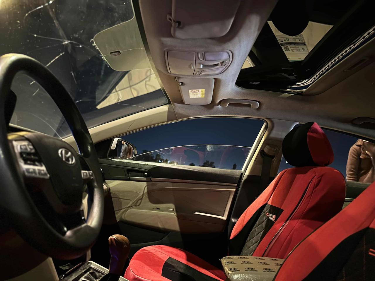 بسم الله 
النترا موديل ١٨ خليجي ابيض محرك دوش الفين محرك كير مكفولات 
السياره ماشيه ١٦٦ السعر ١٣٢ وبيها مجال لشراي وحسب القناعه ترهم مراوس وترهم قدميه وعده قريبه مكان السيارة الرمادي رقم ***********
