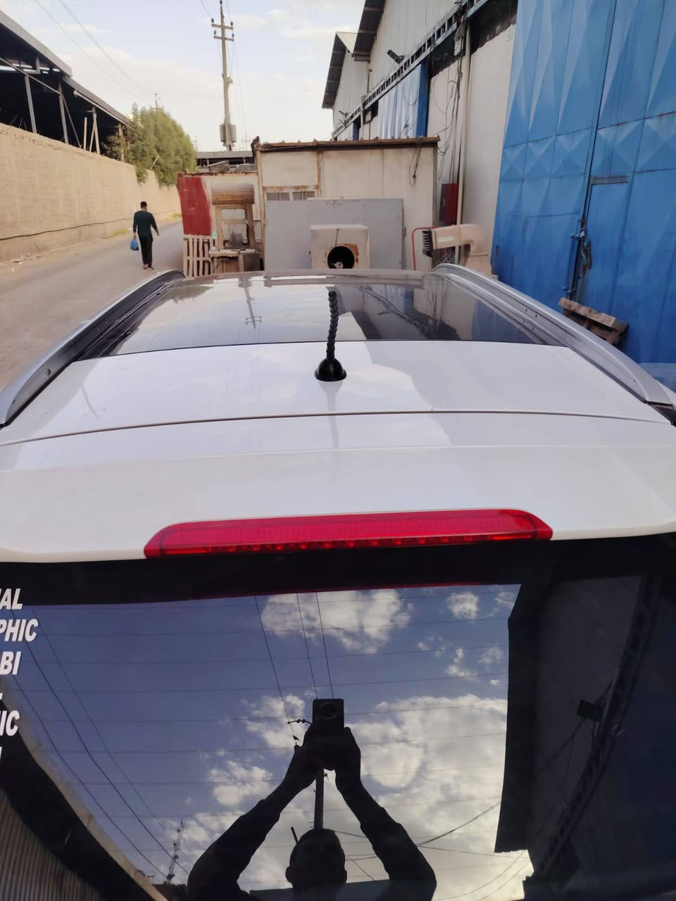 السلام عليكم.سورنتو 2016
السيارة كانت مضمومه 
فول 1/1 للأخير بعد سلفون الشركة داخل الابواب 
سعرها 225 مجال قليل ابسمي كفالة عامه عنوان بغداد عويريج *********** اتصال فقط
