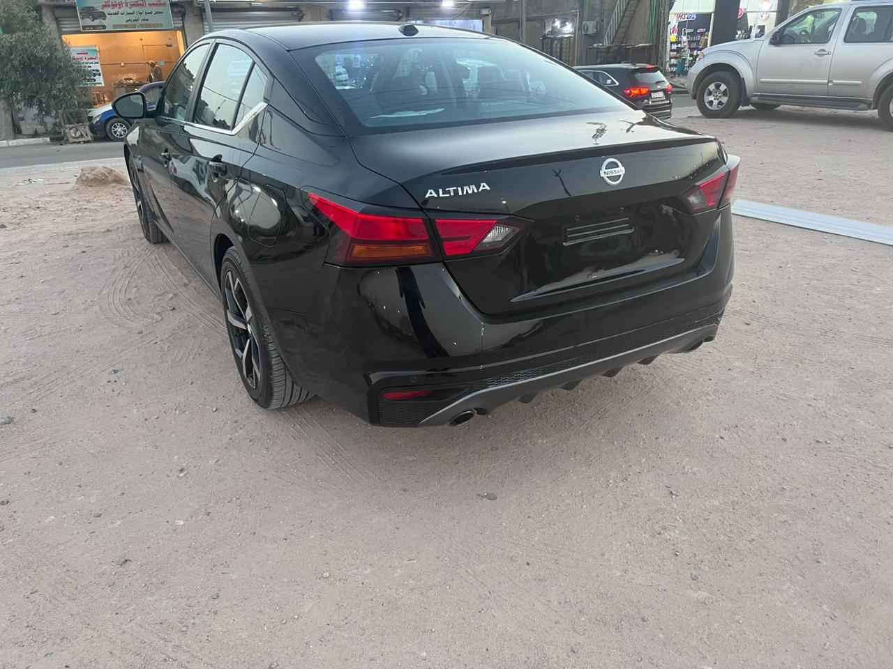 السلام عليكم نيسان التيما  2022وارد امريكي صور الضربه موجوده ويه الصور بدون ايرباك الايرباكات سليمه شاصي لغود سليمه السياره نضيفه استخدام شخصي رقم بصره معوقين السعر 148بيها مجال
رقم الهاتف: *********** Singapore
