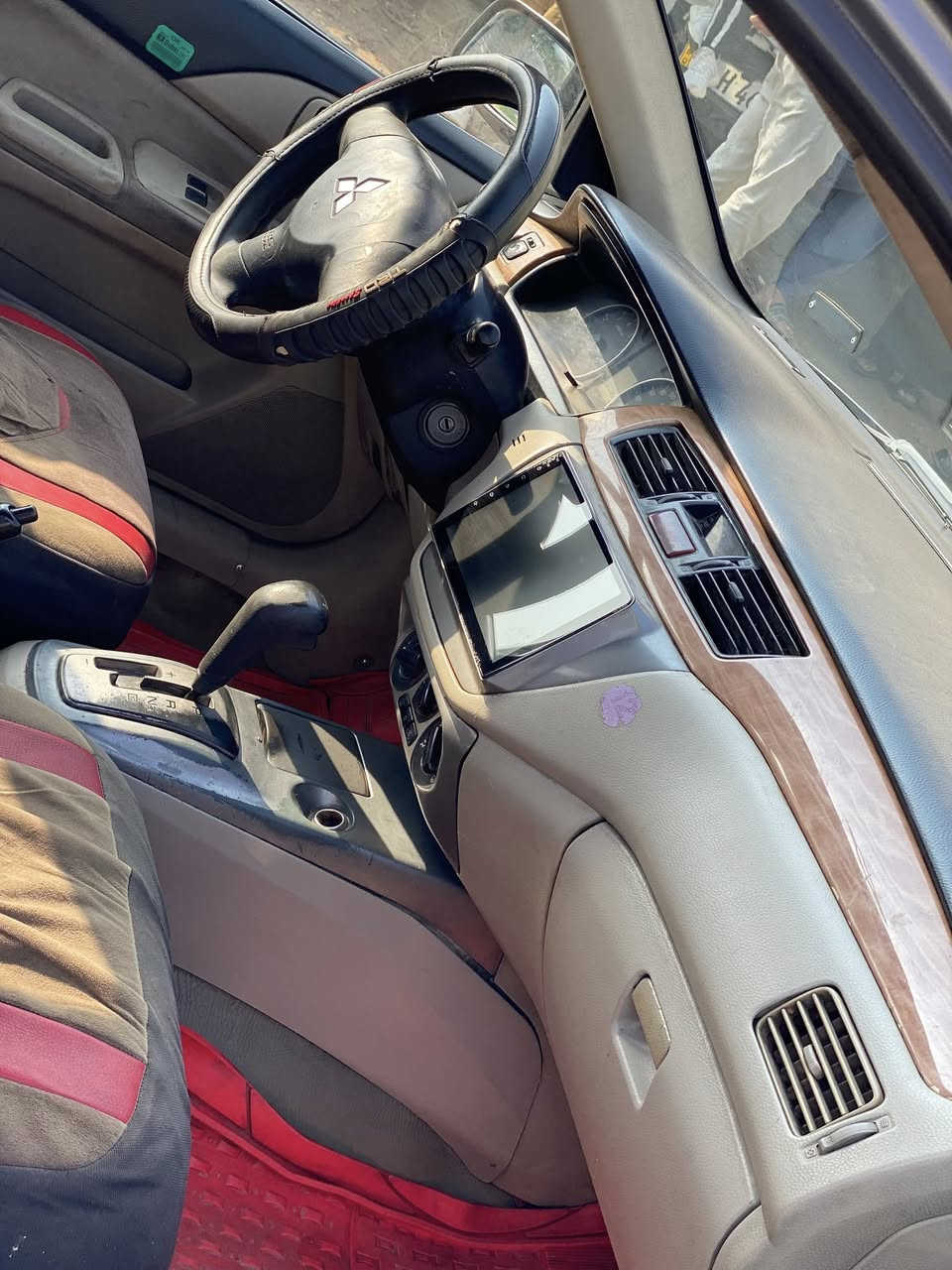 ‏سلام عليكم عندي لانسر البيع 2011 رقم بغداد وسعر 77 اهذ رقمي ***********
