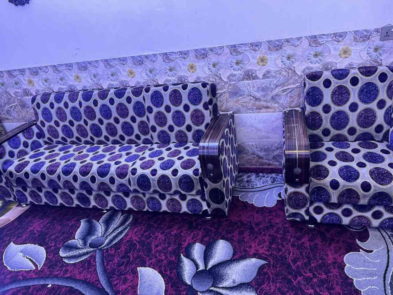 تخم للبيع سبرنك مو اسفنج ١٠ نفرات بي مخازن جوه + يتحول الى جربايه سعر 200 الف مستعجل على بيعه ***********
