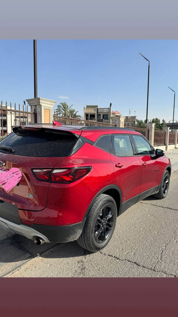 بلايزر  Lt3 بلاك توب موديل 21  محرك 6 سلندر 3.6  
الضرر: الحادث مثل ما موضح بالصور  ( جاملغ السايق مبدل  " وربع جاملغ الامامي السكن بارد " وشبر من البنيد بارد ) مكفولة من الشواصي واللغد وتقرير مالتهه موجود 
ماشية 70 الف مايل سيارة جاهزة مابيهه نقص  رقم اربيل بأسمي تحويل ثاني يوم 
 المواصفات:
1- كشنات جلد 
2- كشنات الامامية كهربائية  
3- تدفئة للكشنات الامامية 
4- 3 انظمة قيادة ( عادي ‎﮼ سبورت ‎﮼ ثلجي ) 
5- كامرة خلفية دوارة مع حساسات خلفية
6 - صندوق كهربائي شفط 
7- بانوراما على طول القمارة 
8- لد نهاري 
9-اطفاء ذاتي 
10- توقف ذاتي عند الحوادث
11- نقطة عمياء 
12- شاشة كبيرة   
13-نظام صوتي 
14-قيادة شبه ذاتية
15 - سايد بريك بصمة 
16 - ويل بلادي اسود 
17 - تشغيل عن بعد
18- اربع بصمات ابواب  
19- مري كهرباء
20- تحديد مسار 
21- حساسات خلفية 
22- رادار  امامي تفاعلي مع التنبية ( داتا شو ) 
23- شاشة عطلات 
24- كير 9 نمر 
25- دفع رباعي 4X4
26 - تحكم سترين جهتين 
27- لايت زنون بلادي عالي ناصي
28-  رقم الشاصي ( 3GNKBDRS7MS561428 )
لاستفسار 
***********
*********** أربيل, العراق
