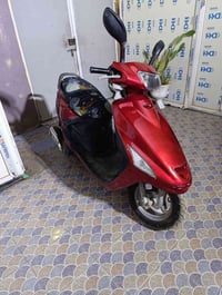 دراجه فراشه للبيع شغاله وعلى الفحص 300وبيه مجال الشراي يتصل 0782187939...