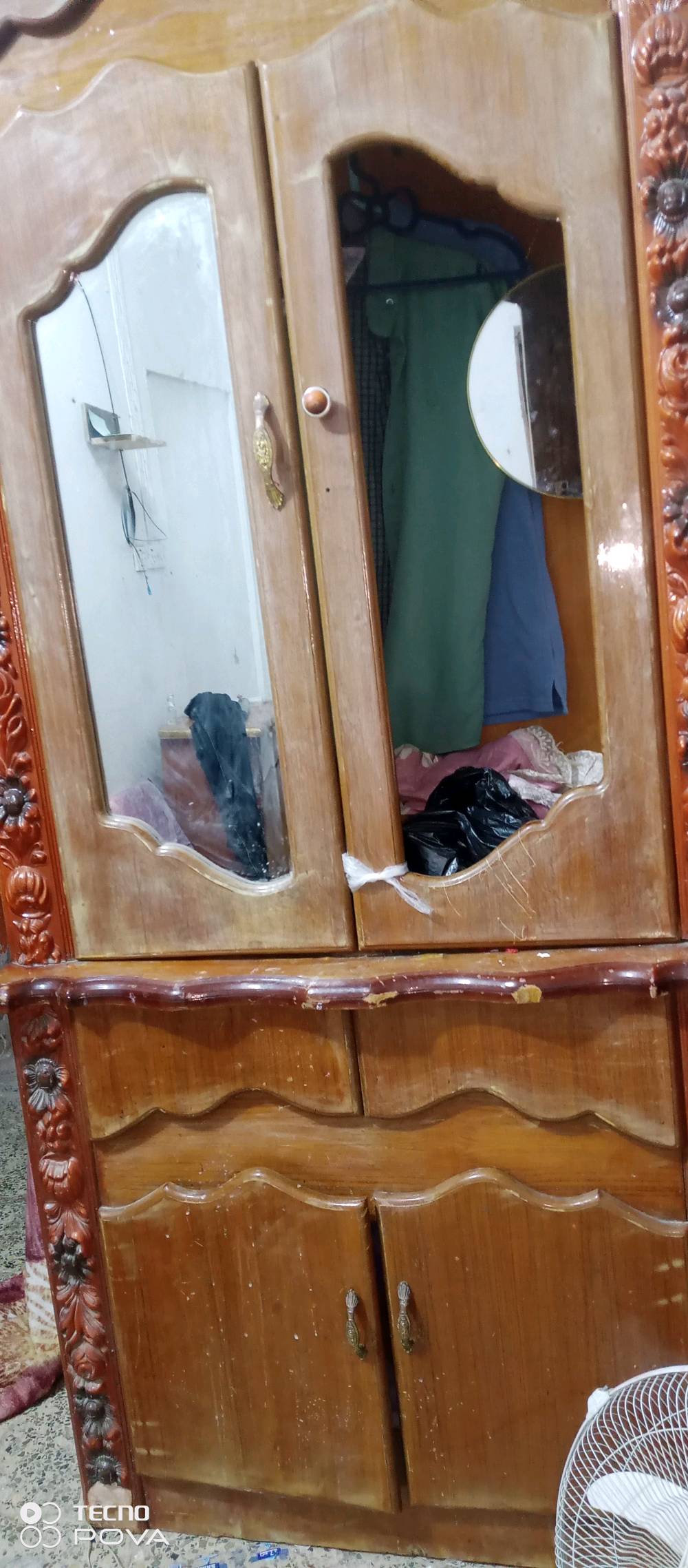غرفة نوم للبيع السعر٤٥٠
ممكن تذكرلي شكد مقاس السرير بالضبط؟ مفرد لو نص لو مزدوج؟: 
88888
الغرفة شاملة شنو بالضبط: سرير فقط لو ويا الدولاب/التسريحة/الكومدينة؟: 
غرفة كاملة 
بيها أي كسر، ضعف بالخشب، أو تحتاج تصليح/صبغ قبل البيع؟: 
ي
وين موقعك بالعراق حتى نضيفه بالإعلان؟: 
الشطره 
السعر 550 شنو العملة؟ دينار لو دولار، وهل السعر قابل للتفاوض؟: 
بيها مجال 
بدون جرباية ابيع