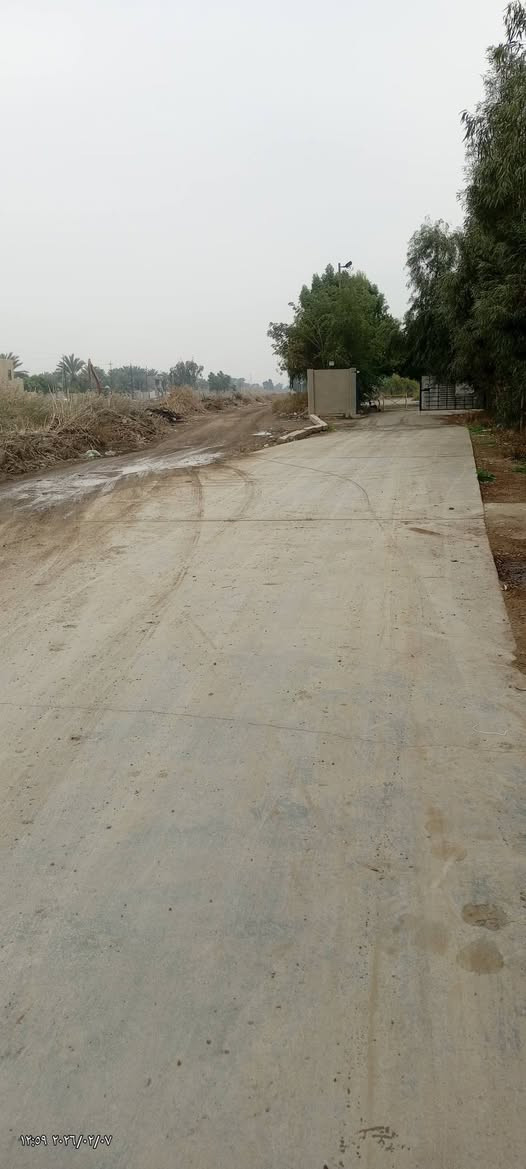 السلام عليكم بتلو للبيع مساحه 150 ويا 800 ابلوكه مدفون وكامل واجه سبعه ونص 7.5انزال 20 زراعي 117مكاتبه ويه نفس صاحب الارض موقع خلف البزل ابشارع المجمع مال ابو طاوه.  كهرباء ومي واصل الهه الشارع عرضه 10متر
الستفسار اكثر ***********
