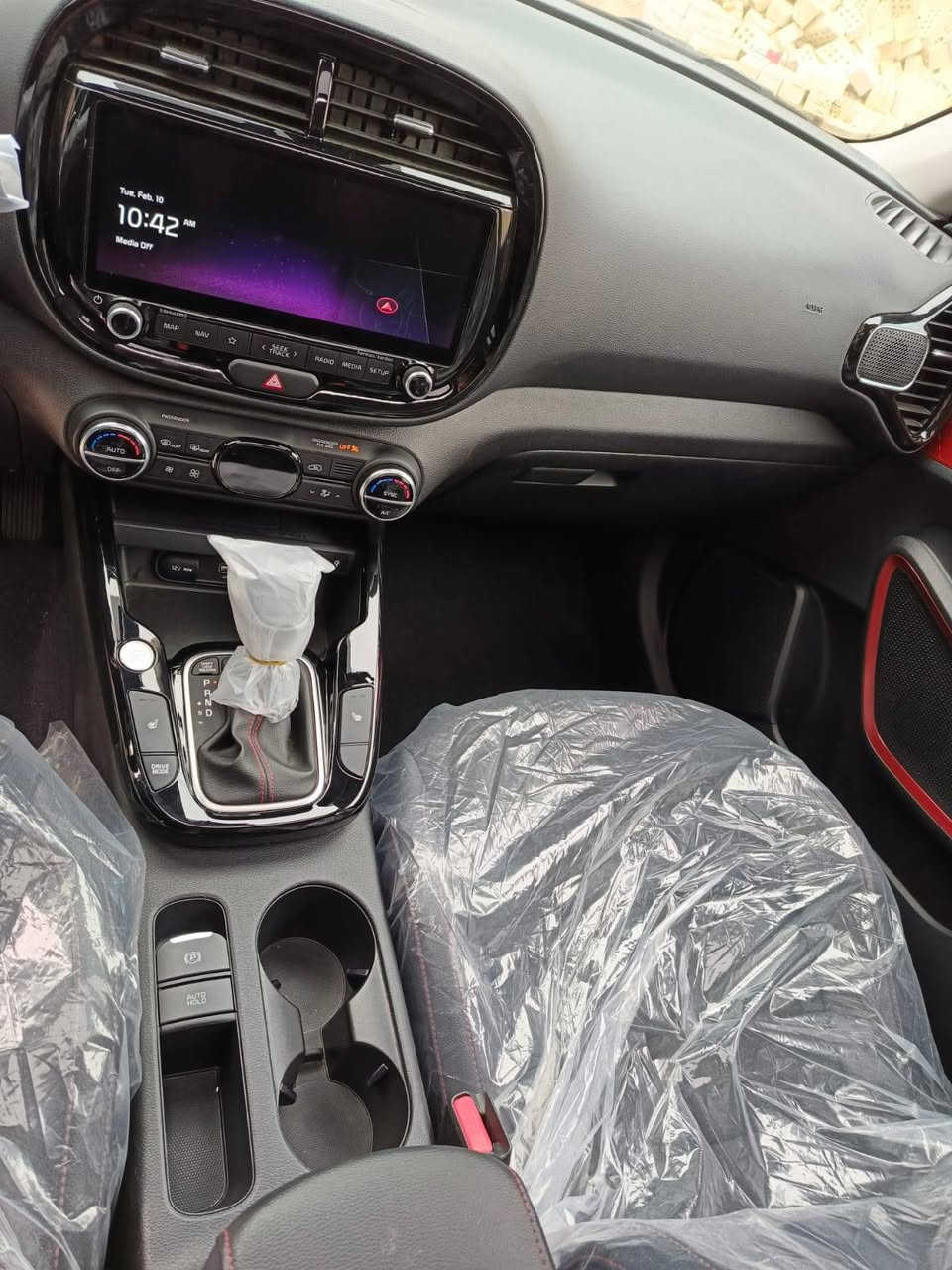 كيا صول موديل 2024  مواصفات جيتي لاين يعني فول واحد ع واحد
وارد امريكي حادثه فقط دعاميه اماميه والباقي كله مكفول
بدون وايرباك ترقيم جديد  اربيل باسمي  السعر 175 ورقه وبي مجال بسيط مكانه #القاهره  للاستفسار الاتصال ***********
