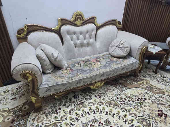 تخمين للبيع 
التخم تركي ١٠ مقاعد ٦٠٠ بي مجال 
والتخم العراقي ١٥ مقعد مليون *********** رقم لشراي 
عنوان خلف صناعه الجولان
