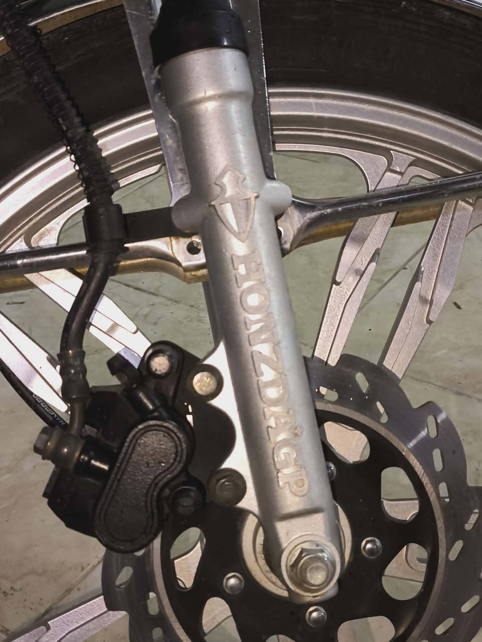 ماطور للبيع او مراوس موديل٢٣ هونزدا محرك محسن كبس ممفتوح برغي دراجه بدون اي نقص شرط سعر ٥٦٠بي مجال ***********
