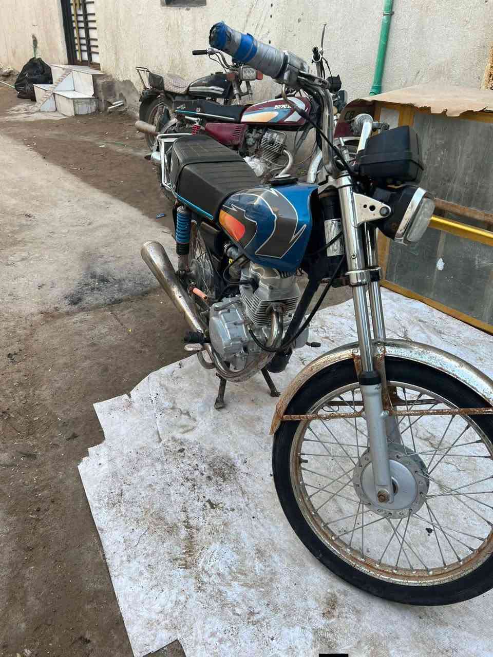 سلام عليكم دراجه ايراني شلامجه اصل مديل 2019 رقم وسنويه تحويل ثاني يوم الدراجه مبدله ولفات الدراجه هاملهه مجرد من الشغل للبيت  السعر 800
‏‪***********‬‏
