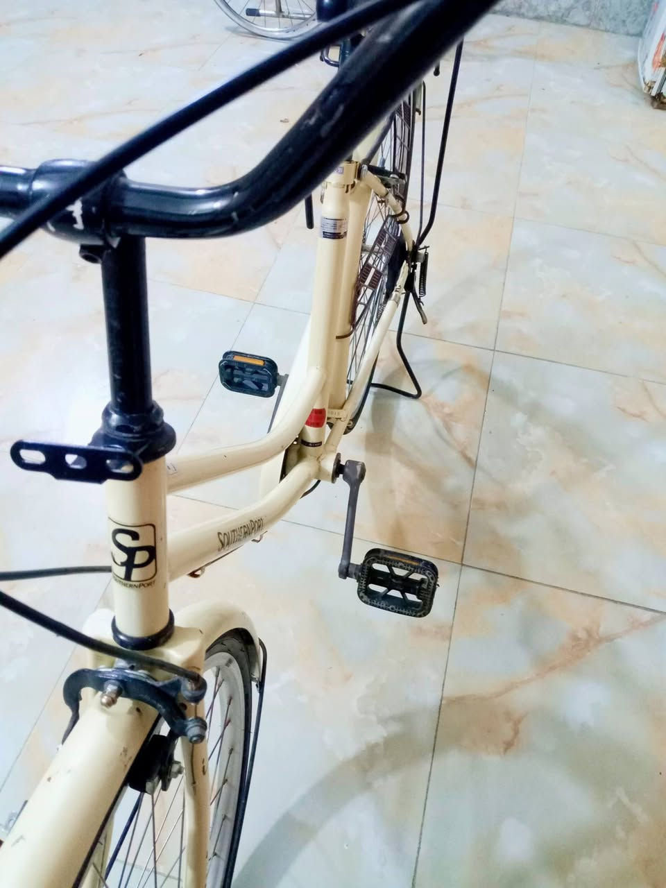 سلام عليكم با يسكل بنات للبيع حجم 26 البايسكل نظيف مال حاويه موديل 19 اصلي 🩷 الون حليبي مميز البايسكل النظافه 100/95 السعر خاص المكان بغداد الشعب اي نقص ما بي الاتصال على هذا الرقم واتساب *********** واتساب 🧿💝
