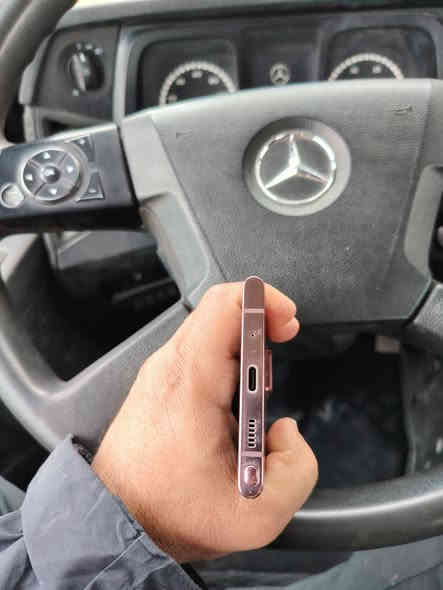 نوت 20 الترا
بلادي وعربي شرق اوسط
ودبل سيم كارت 
256 
ومكفول وشاشه مابيها طبع بعده اخو جديد

سعره ٣٥٠ (***********مكاني بغداد دوره
