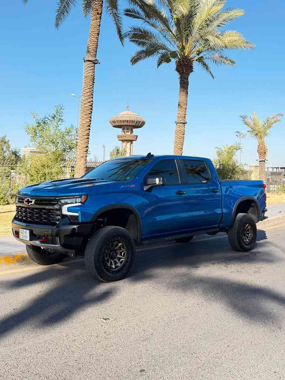 سلفرادو ZR2 2023
السيارة فول الفول كامل مواصفات للاخير
مكينة 6.200 / كير 10 نمر /  فتحة / فور ويل / دفلوك امامي / دفلوك خلفي /  مراية خلفية كامرة / دادتشو دشبول كامل معلومات / صندوك درج / كامرات كامل 360 /  هيتر سترين /  كشنات حضن / جلد تدفئة تبريد / كشنات خلفية تدفئة / كشنات هزاز / خزن كشنات / فتحة على صندوك في جامة الخلفية / انارة كاملة في الصندوق /كشاف ضوء في المراية الجانبية / كامره على صندوك و على تايرات / كشنات السايق و المرافق كامل تحكم كهرباء / تحديد مسار / قيادة ثاتية تفاعلية / رادارات جانبية و امامية / شاشة جبيرة دشبول جديد مال فول 
 و بعد مواصفات كومة 
🔹 عدا الـ zr2 تجي بنيد دعامية لايت شباك مكينه 
صدر كامل Multimatic DSSV  
كلشي يتختلف عن السلفرادو العادية 
ماشية 60،000 km اغلب مشي سيارة في دبي 
🔹 السيارة مزودة 🔹
🔹ترفيعة كاملة kit lift BDS اصلية من امريكا 2,500$
🔹ويلات Fuel اصلية 4 سعر قريب 2،000$
🔹 اكزوز ABW من مكينة Y بايب H بايب كامل للاخير 2,400$
🔹كفر تبريد اكسل خلفي Afe power 350$
🔹دوسات اوفرود 1،500$
🔹تايرات جدد kumho يجي نقشة جبلي بدون صوت 750$
🔹 رقم مميز سعرة 3،500$ يباع مع سيارة  
🔹 كاتب تضليل جديد الاصدار 80‎%‎ 
🔹 تقريباً مجموع الصرف على سيارة اكثر من 13،000$ حقيقي
🔹السيارة بدون صبغ بيها بارد بسيط في جاملغ الخلفي هنا 
السعر 49،000$ 
للتواصل ***********
