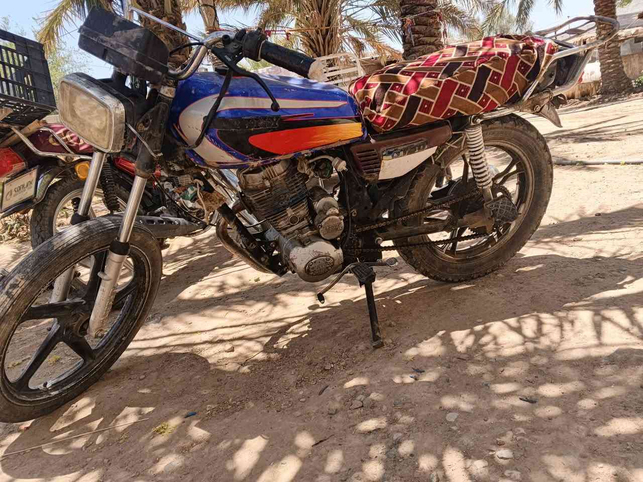 سيفان للبيع موديل 21 بس متعوب شغال ابيعا ع وضعيتا سعر150 وبي مجال مكان امام ويس رقم***********
