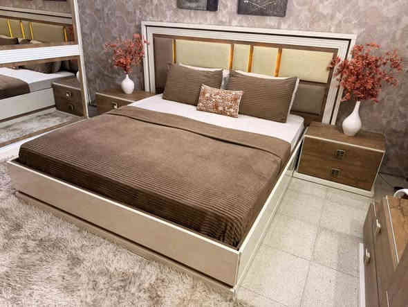 غرفة للبيع ٨قطع مجرات هايدروليك بيهه اناره السرير مخزن سعرهه ٨٥٠ اي ضرر مابيهه *********** غرفة تكمة
