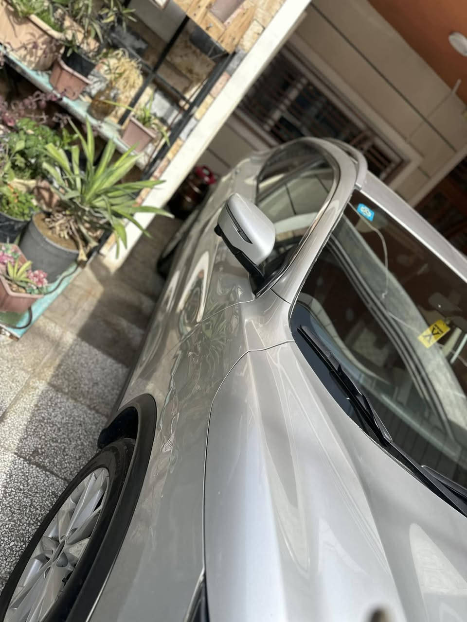 السلام عليكم
للبيع سيارة نيسان روج سبورت موديل 2017 لون سلفر رقم بغداد بدون حادث فقط صبغ جاملغ خلفي يسار من امريكا بدون دواخل باسمنا ماشية 114 الف كم حقيقي مواصفات SV  ( بصمة . محرك 2000.  كراسي أمامية كهربائيةو تدفئة.  مقود تدفئة  . كاميرا 360 درجة . رادارات جانبية. تبريد خلفي . فور ويل . مانع انزلاق . كرسي . نظام eco.....) السيارة مبدل صدر جديد وكير ومحرك خير من الله بها بعض الملاحظات البسيطة( استخدام نسائي)
 السعر 130 ورقة وبها مجال للطيبين او مراوس بسيارة أحدث وحسب الرغبة 
العنوان شهداء السيدية 
الاتصال *********** ابو محمد
