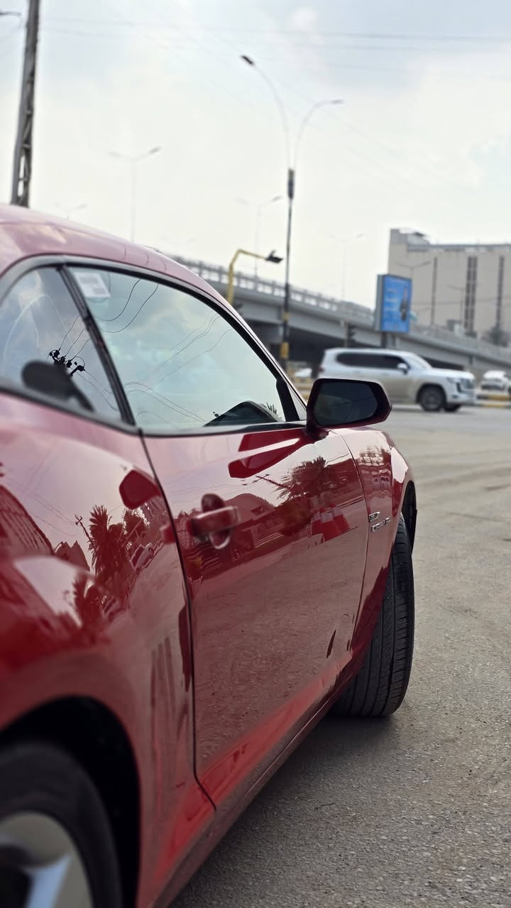 كمارو من الانظاف بموديلها بالعراق  
للمراوس او البيع 
2010 RS
V6 
فول عدى الفتحه 
كيجات وشفتات 
منظومه زنون رهيبه 
منظومه ماء ومراوح 
دهن اصلي 
مبرمجة على البانزين العادي صفر دوانز 
سستم صوت بوستن 
حدادية نظيفه 
تخم تاير 
كهربائياتها كلها تمام
ولا گلوب بالدشبول مشتغل 
منظومه تبريد كاملة مكملة شرط انجماد 🥶❄️
رقم اربيل تحويل او وكالة
راعيها كردي ولد شاب مرتب ومؤدب 
السعر 85 
طخه جاملغ خلفي صبغ 2قطع بدون داخل  
***********
المكان النجف الاشرف كوفة حي السفير
