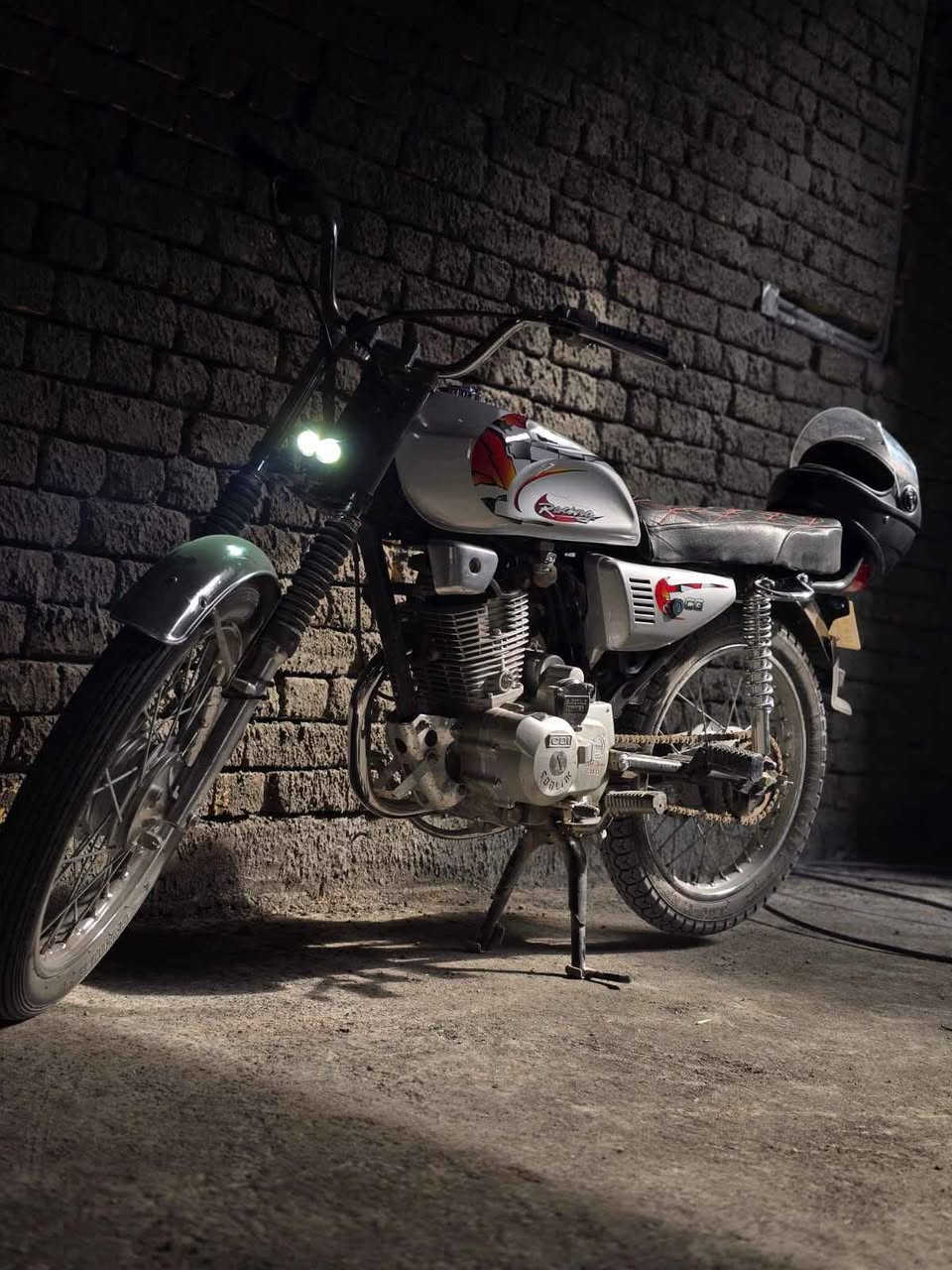 سلام عليكم شباب دراجه للبيع تعمير 2026 الدراجه أدوات مكفوله من كلشي مستعجل علا بيعته السعر 500 وبيه مجال للطيبين العنوان البصرة لهارثه متواجد واتساب رقم *********** البصرة, العراق
