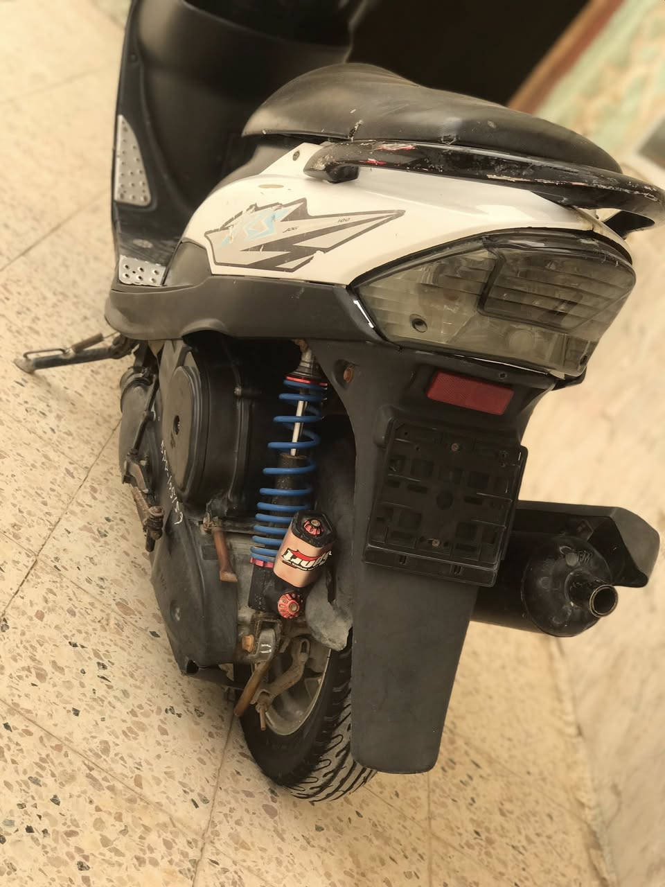 ماكس عدله للبيع بوشه 50 بلاد مفتوحه ولفات فقط شغاله نكره سلف هندر هورن دبلات امامي خلفي رياضي صالنصه FM تواير جدد كابريتر جديد نقصها الكهربائيات بيها طبك فقط الكلوب الخلفي شغال مكينه ناعمه نهضه وسرعه السعر 450 وبيها مجال قليل رقم الهاتف *********** المكان البطحاء
