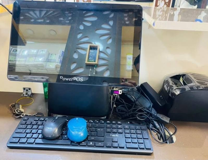 حاسبة كاشير للبيع…
بعدها جديدة مستعملة سبوعين فقط
كاملة الحاسبة هي وملحقاتها
الحاسبة + الطابعة + USB+ موس عدد 2
+++ البرنامج منصب بيها كامل
،بس البرنامج كلفني 600 الف
مكاني تكريت. 
للاستفسار ***********.
