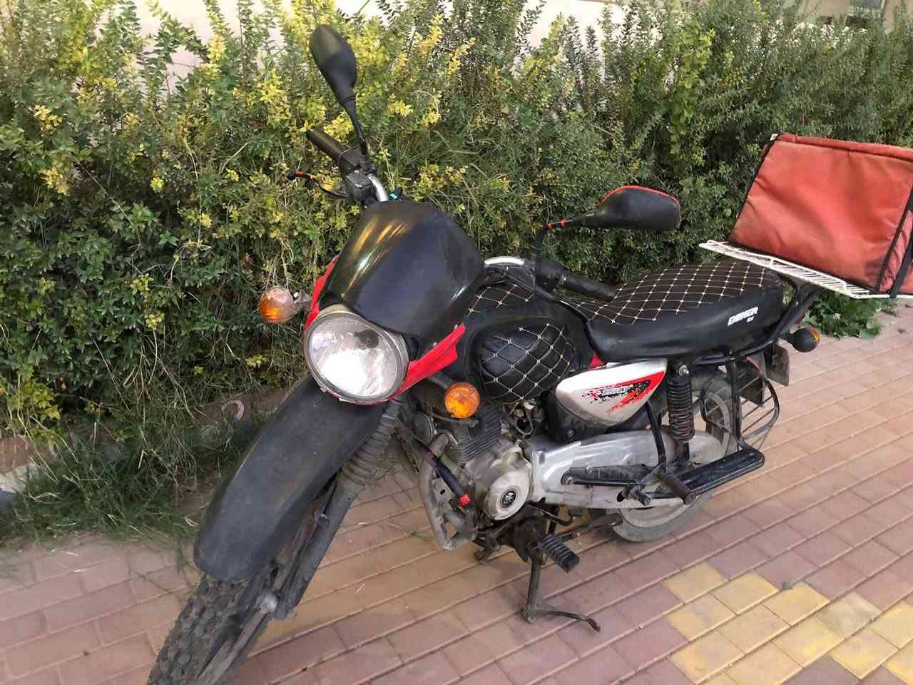 سلام عليكم بوكسر للبيع مديل 22 داخله 23 مرقمه مكفوله دراجه نضيفه مابيها نقص سعر 2100 هاذا رقم ***********
