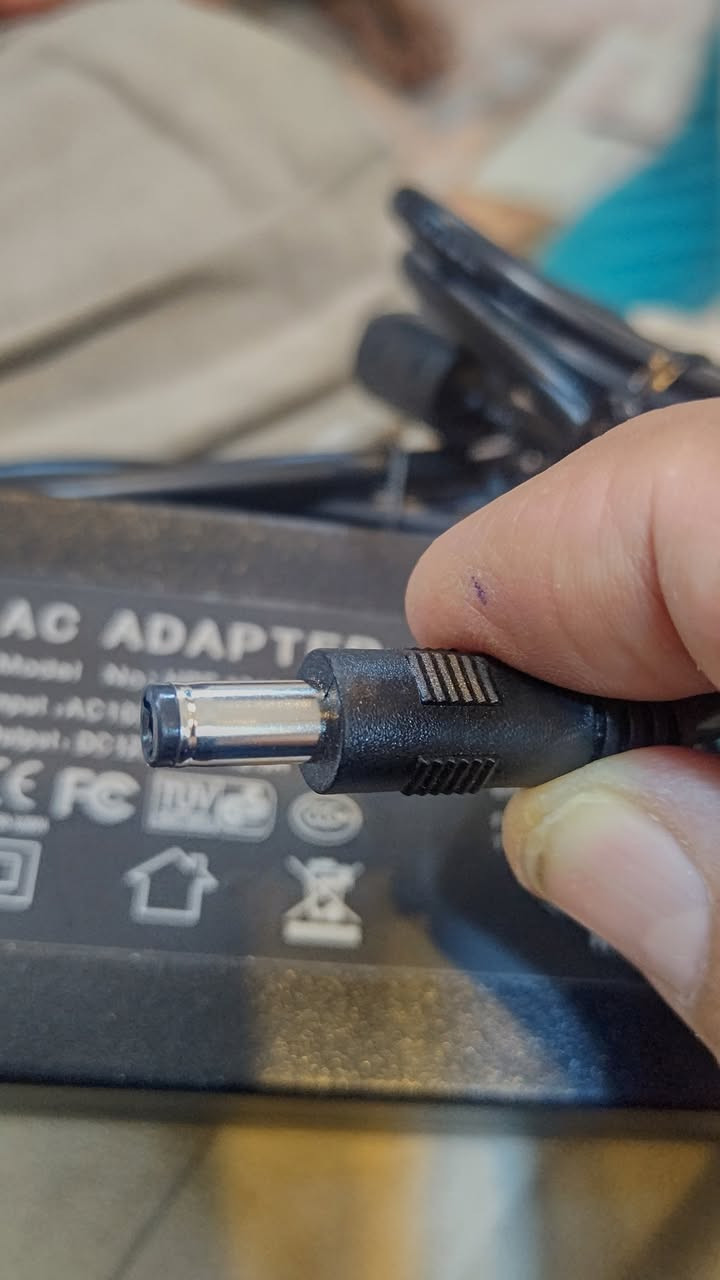 متوفر 6 قطع من هذا الشاحن يجي 12.5 امبير كامل مع الكيبل سعر القطعة 20 الف واذا كلهم بيهن مجال جديد


**إذا كنت صاحب هذا الإعلان وتريد حذفه لأي سبب، رجاءا أرسل رسالة إلى الدعم الفني**