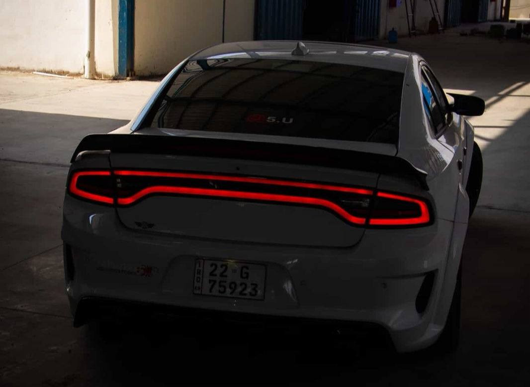 جارجر وايد بدي 2020
 السياره فول مواصفات عده الرادار
داخل احمر
بانورما 
شاشة جبيرة
وبعد معروفة مواصفات الجارجر 
السياره عليها داون بايب وتفريغ
السيارة كلش قوية مطلعة ٥٣٠ حصان بس برمجة
السياره ستوني مخلص ادامة كاملة
وكاملة للاخير
حادثها جاملغ وباب مبدل نفس اللون فقط

رقم صاحب سيارة ***********
